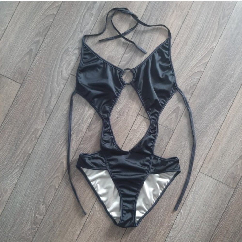 Sleek Black One-Piece Swimsuit for Effortless Elegance